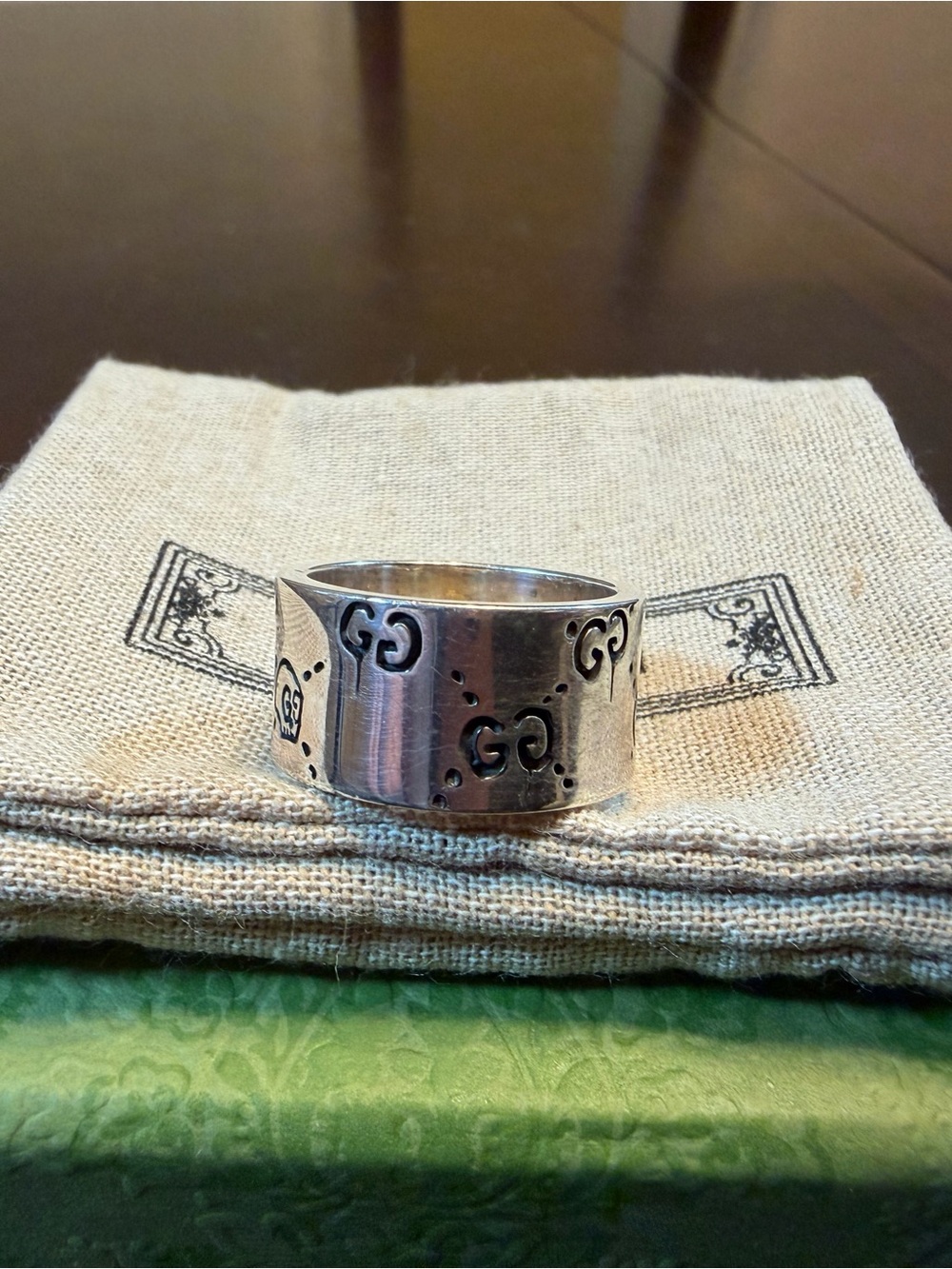 New Authentic Gucci GG Ghost Logo Silver Ring - Picture 10 of 16